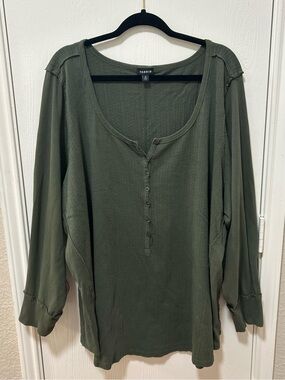 Torrid Army Green Long Sleeve Henley Top Size 6 (28-30)